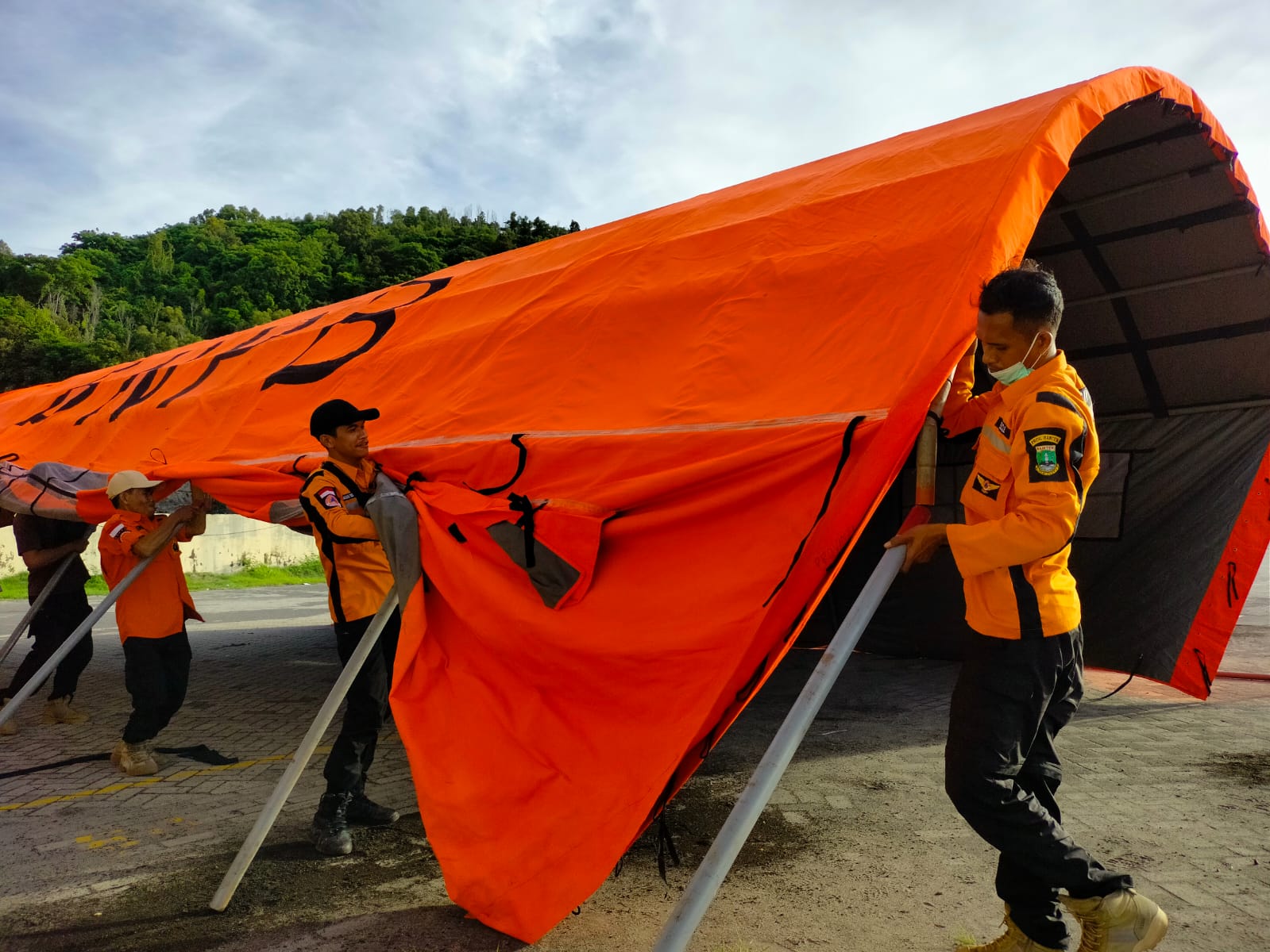 PEMASANGAN TENDA GUNA DUKUNGAN PELATIHAN PENANGGULANGAN BENCANA ALAM