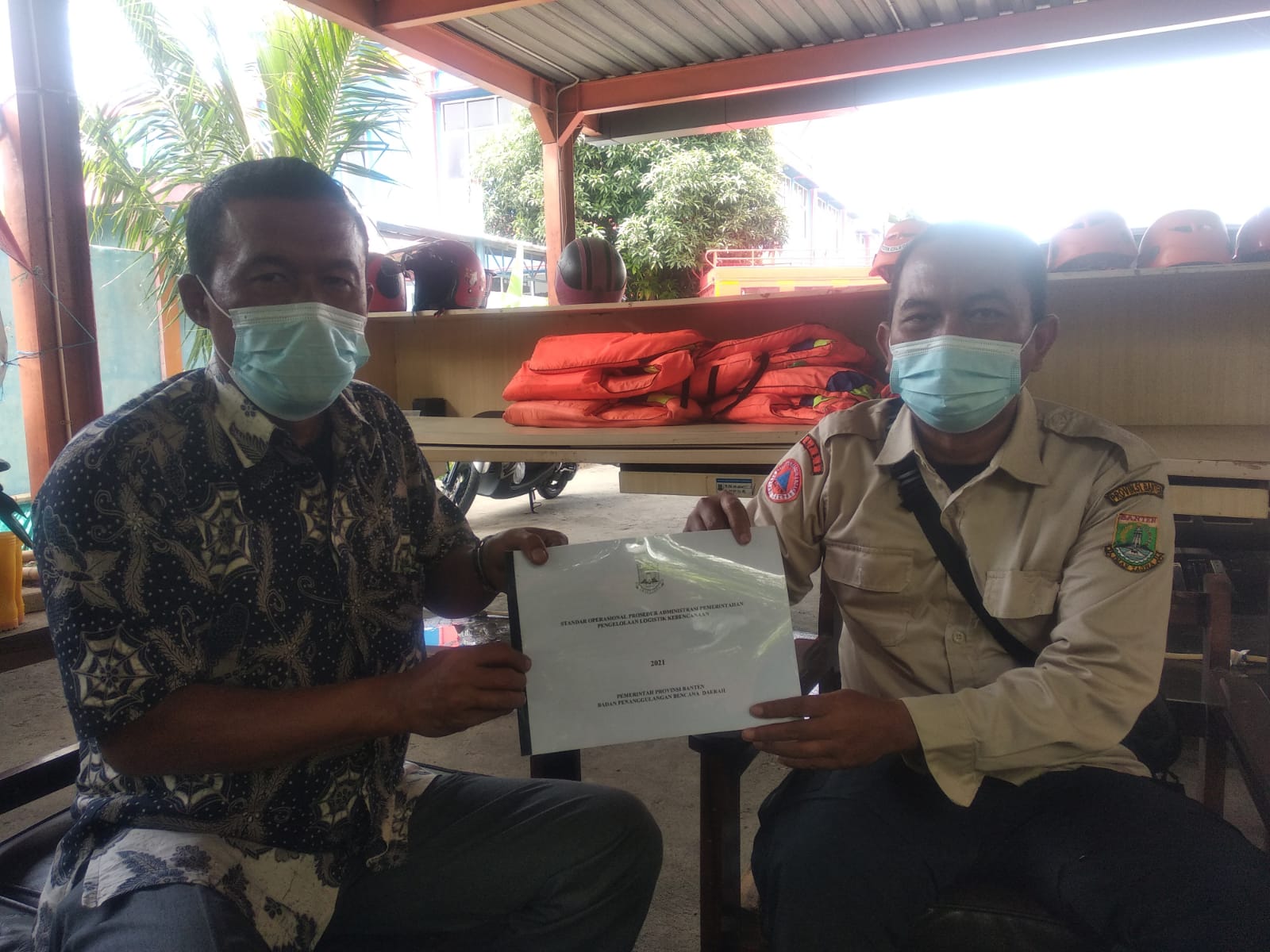 PENYERAHAN SOP LOGISTIK KE BPBD KOTA CILEGON