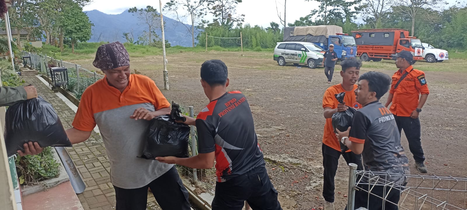 Dukungan Bantuan Logistik serta Dapur Umum di Kecamatan Pacet