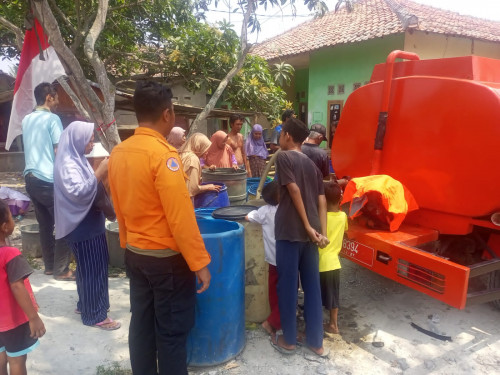 BPBD Banten distribusi air bersih terdampak kekeringan