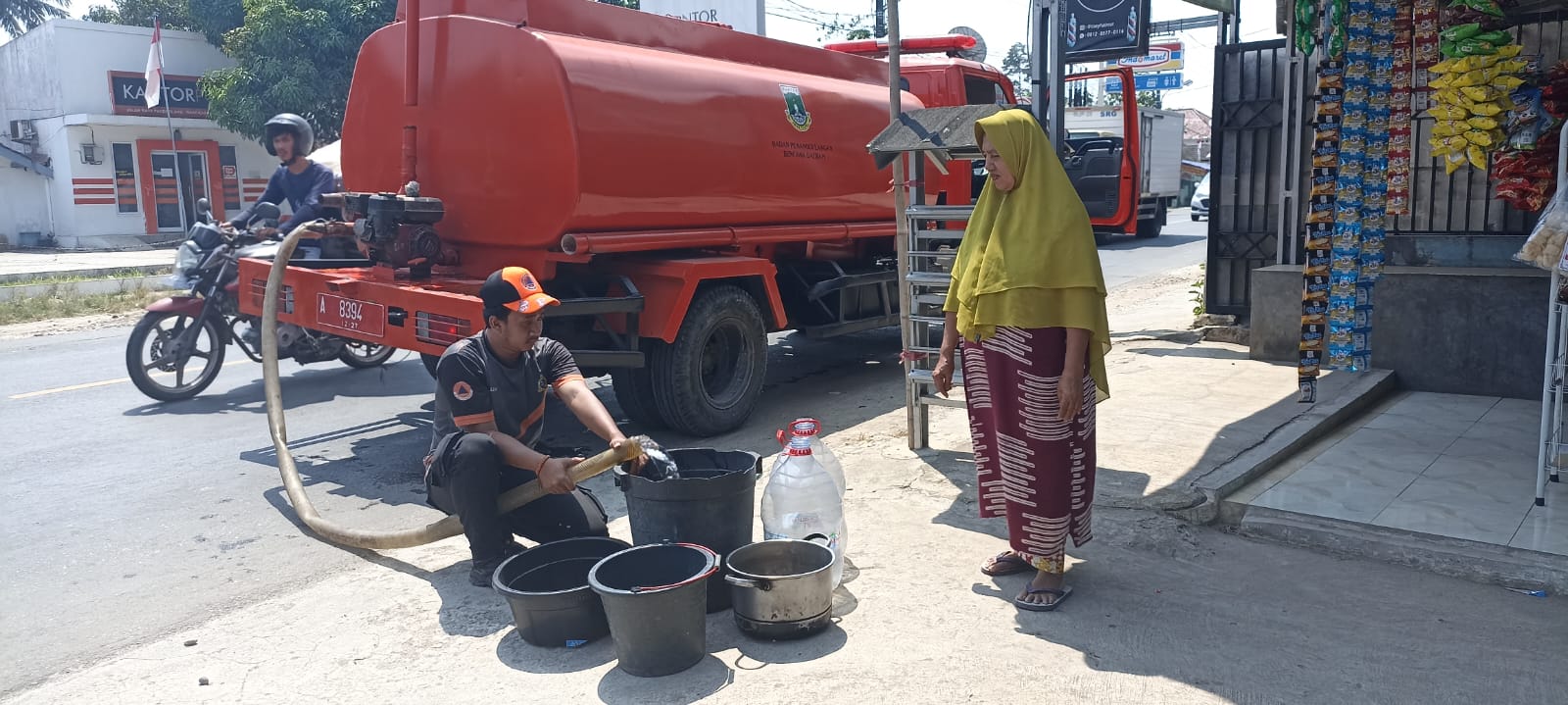 BPBD Suplai Air Bersih untuk Ratusan Warga di Lebak